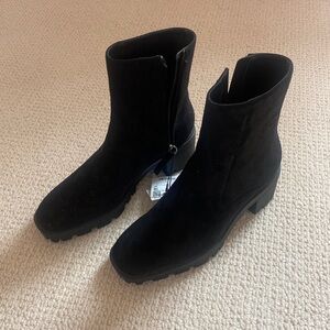 Never worn!!! Zara Suede Boots